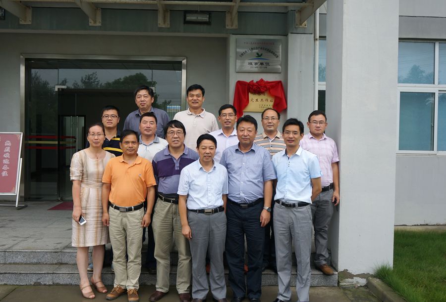 爱游戏aiyouxi(中国)与南京农业大学共建的江苏省研究生工作站举行揭牌仪式