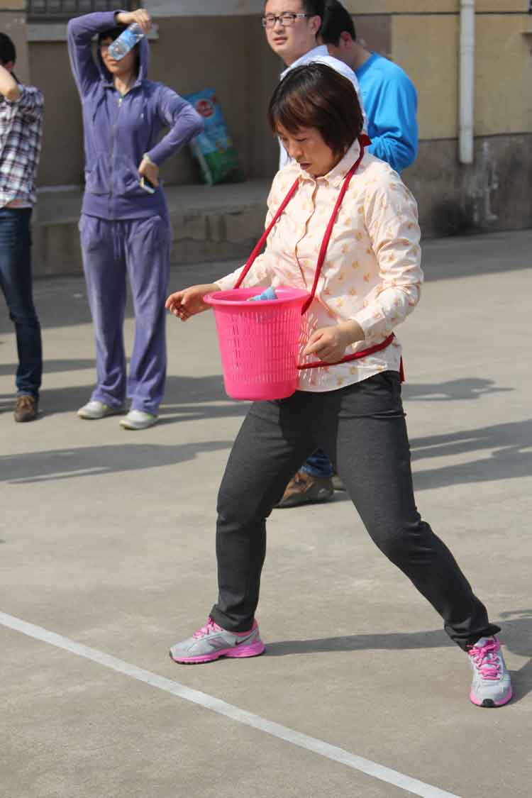 爱游戏aiyouxi(中国)员工积极参加院趣味运动会